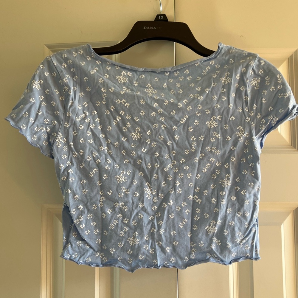 SHEIN Women’s Blue & White V-Neck Lettuce Trim Tee Size Small - Picture 5 of 7